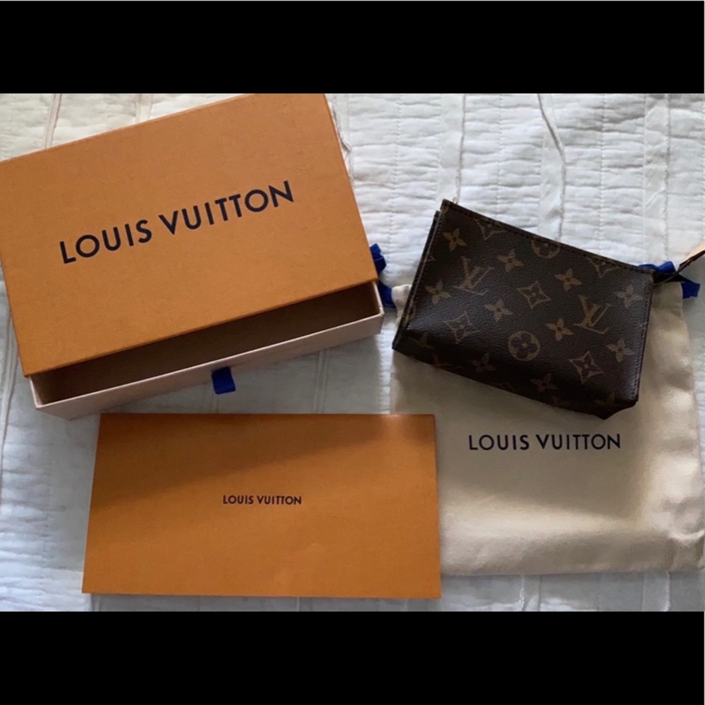 Authentic Louis Vuitton Toiletry 15